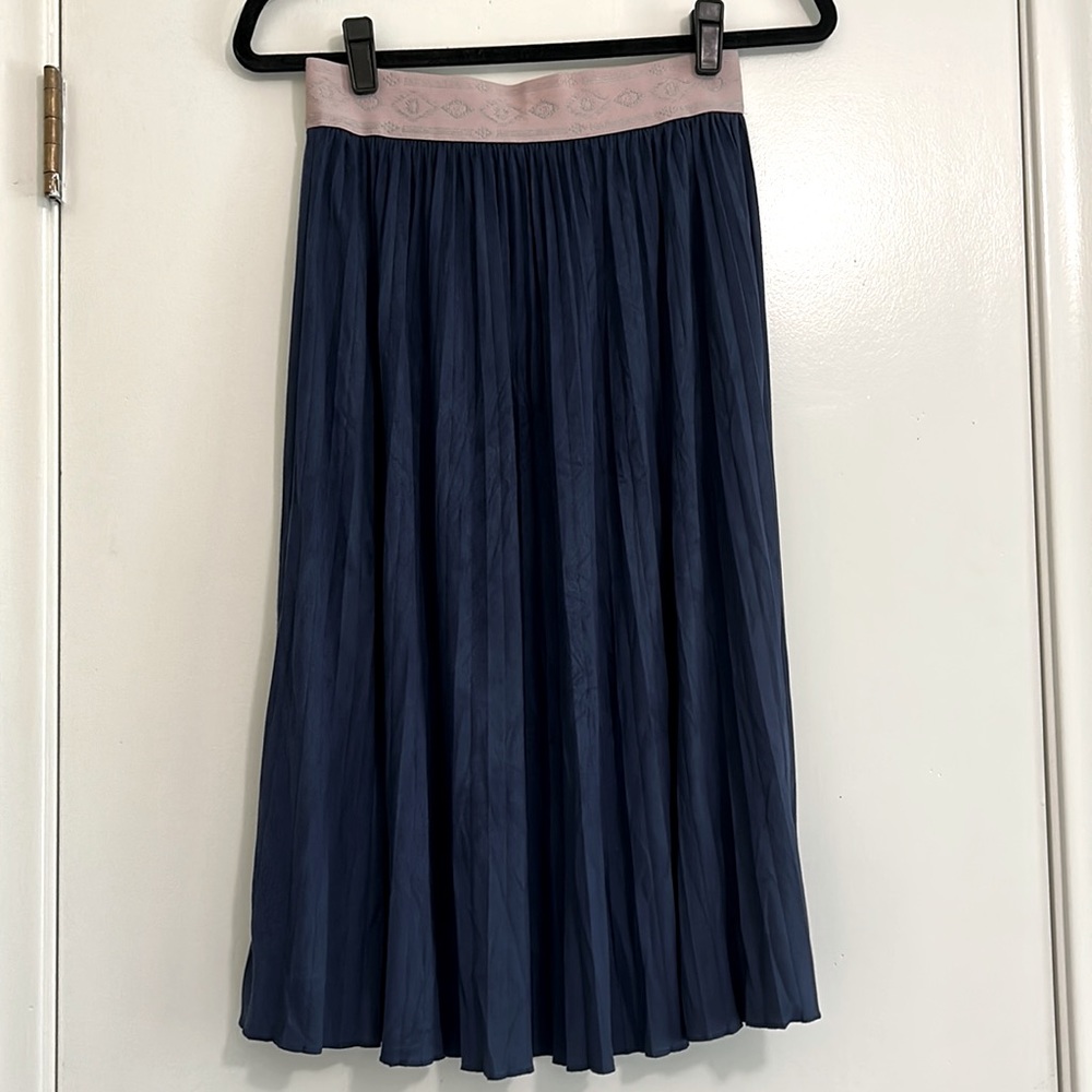 LuLaRoe M “Jill” blue skirt